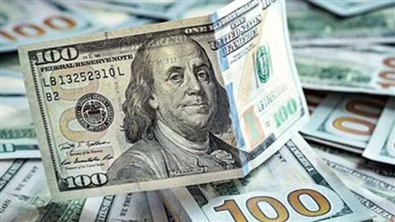 سعر الدولار يسجل قفزة جديدة أمام الجنيه في البنوك المصرية مطلع الأسبوع